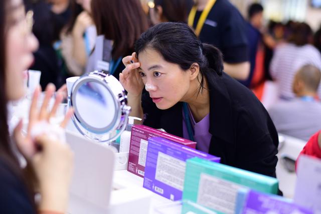 美国专业院线第一品牌——德美乐嘉亮相进博会高端美妆馆